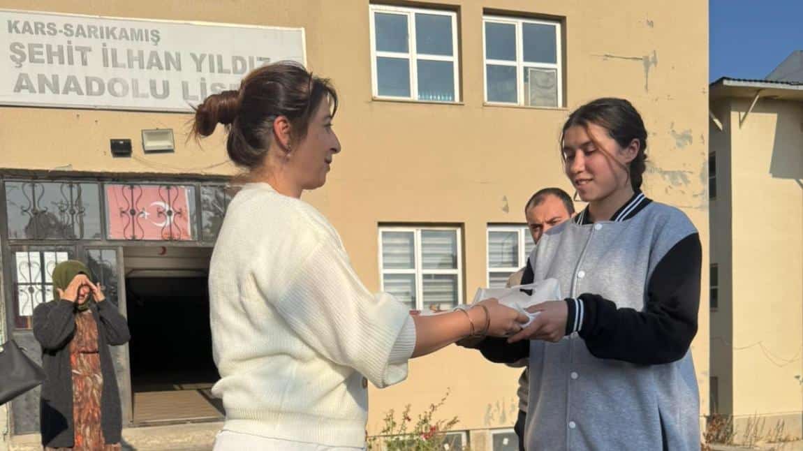 Eylül ayı ayın öğrencisi ödülü okulumuz Müdiresi Yurdagül PARİM tarafından öğrencimize verildi.